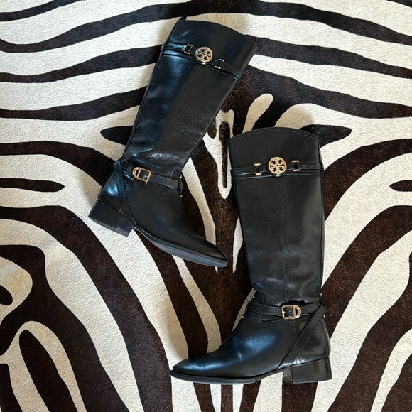 Tory Burch Calista Black Leather Tall Riding Boots Sz 10 Black Gold Logo Heel - Picture 1 of 16